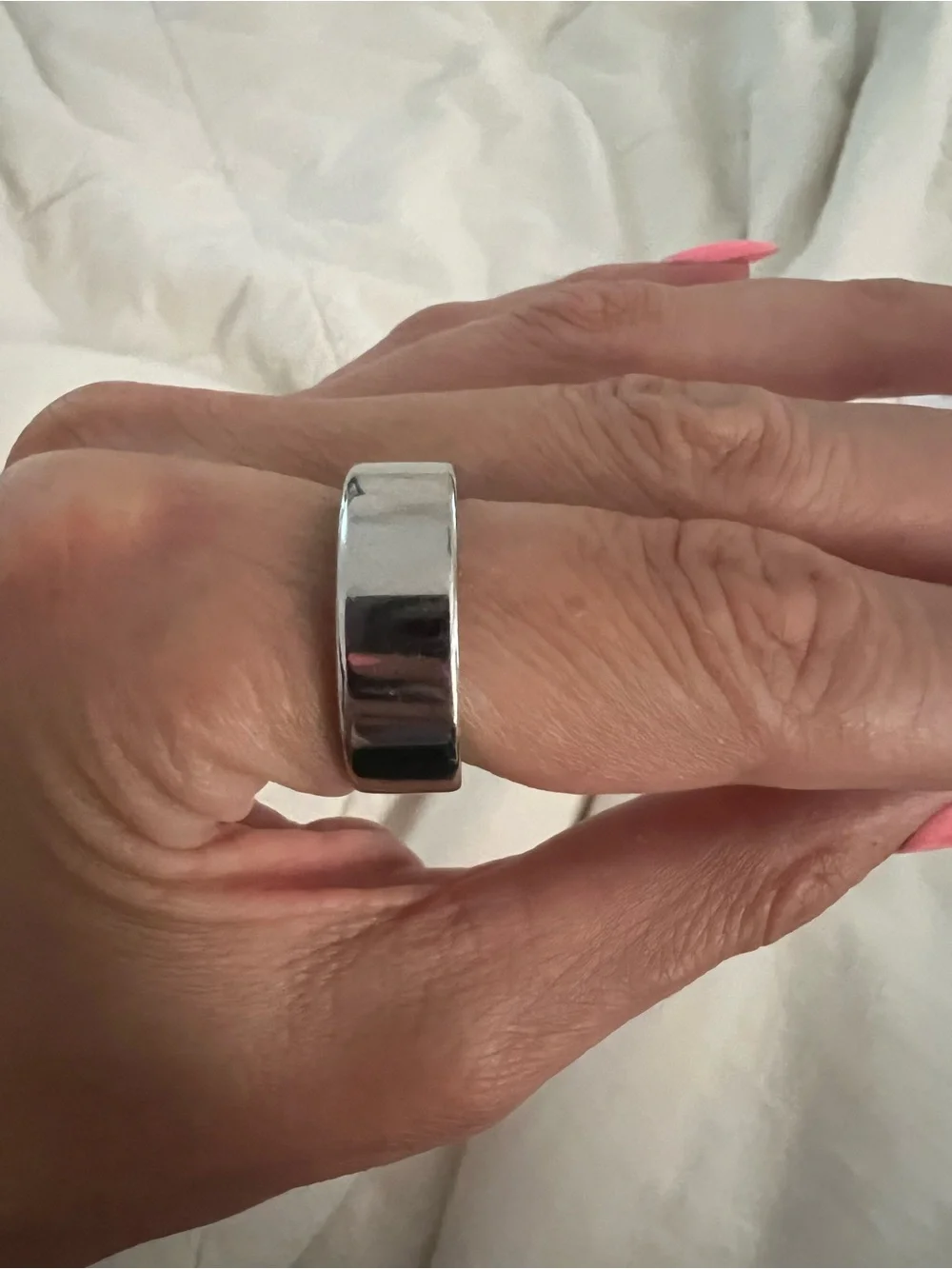 Oura gen 4 Ring (sz 9) with Silver Ring and Charger